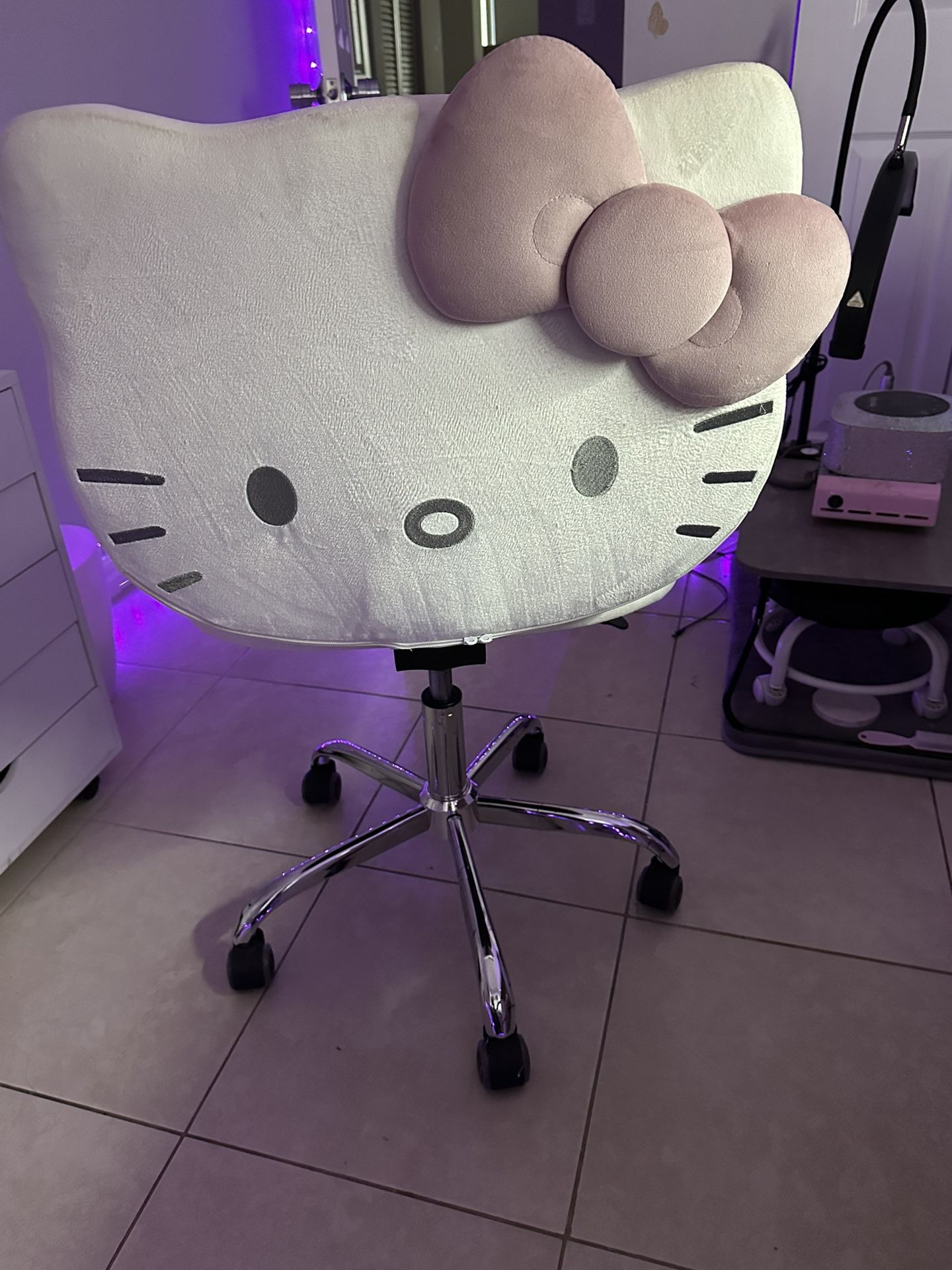 Hello Kitty Rolling Chair