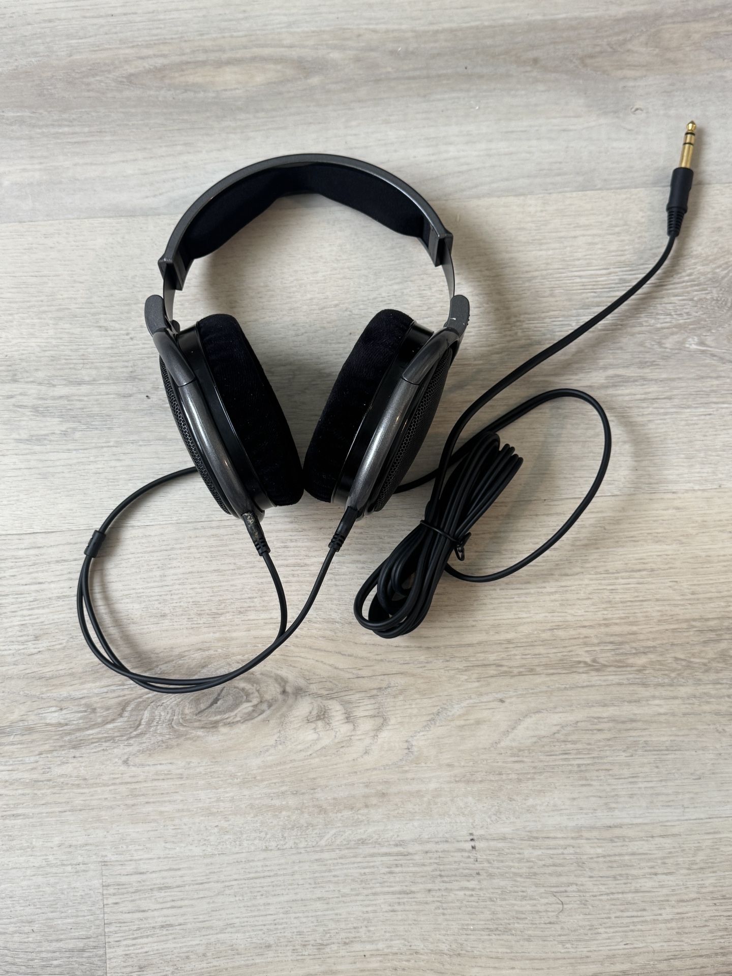 Sennheiser HD 650 Open-back Studio Headphones