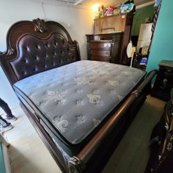 Queen bed!!!Ask For Price!!!Preguntar Por Precio 