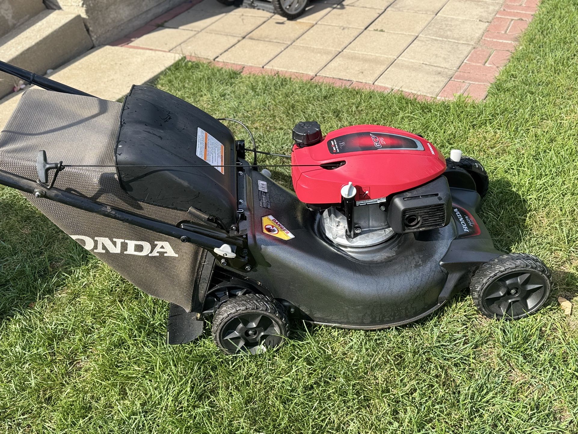 HONDA SELF PROPELLED LAWN MOWER