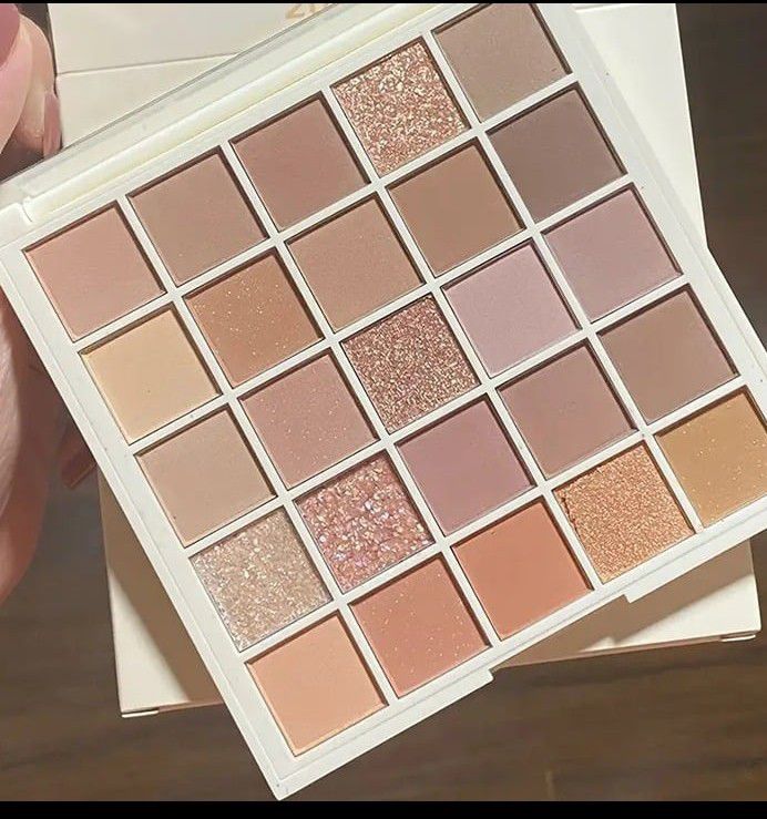 New 25-Color Eyeshadow Palette