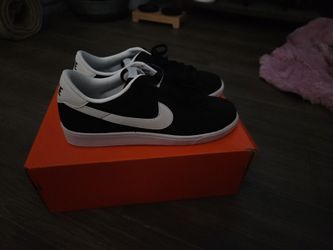 Nike Tennis Court Sneakers 