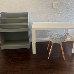 Kids desk, chair & bookshelf 