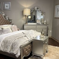 Ever Champagne Queen Bed
Homelegance$10 Down Payment And Financing Available