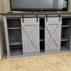 Entertainment Center/TV Stand