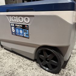 Igloo MaxCold Latitude 90 Roller – Excellent Condition