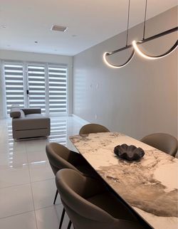 Dinning table (open box)
