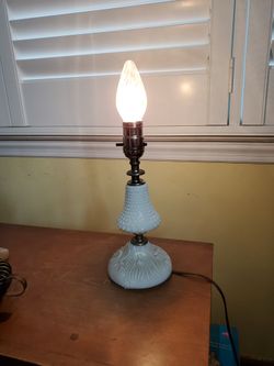 Vintage Hobnail Milk Glass Table Lamp