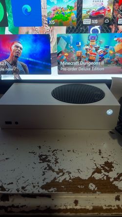 Xbox series S (barely used) digital has 1 control works great no problems when i used it