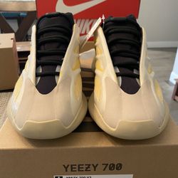Yeezy 700 V3