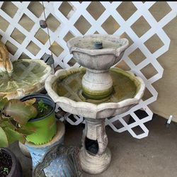 Plastic bird bath