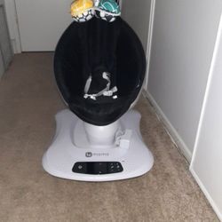 4 Moms Mamaroo $150