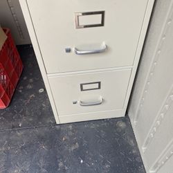 Filing cabinets 
