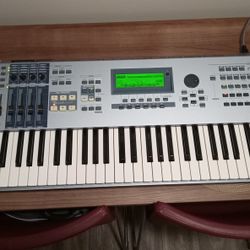 Yamaha Motif ES6 61 Key Piano Workstation Synthesizer 