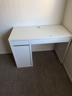 Vanity desk