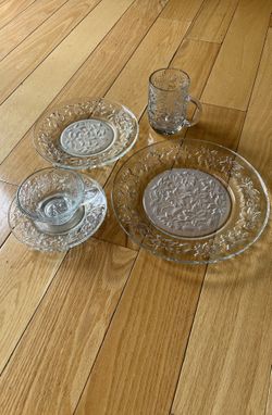 Princess House Fantasia Poinssetia Service For 4