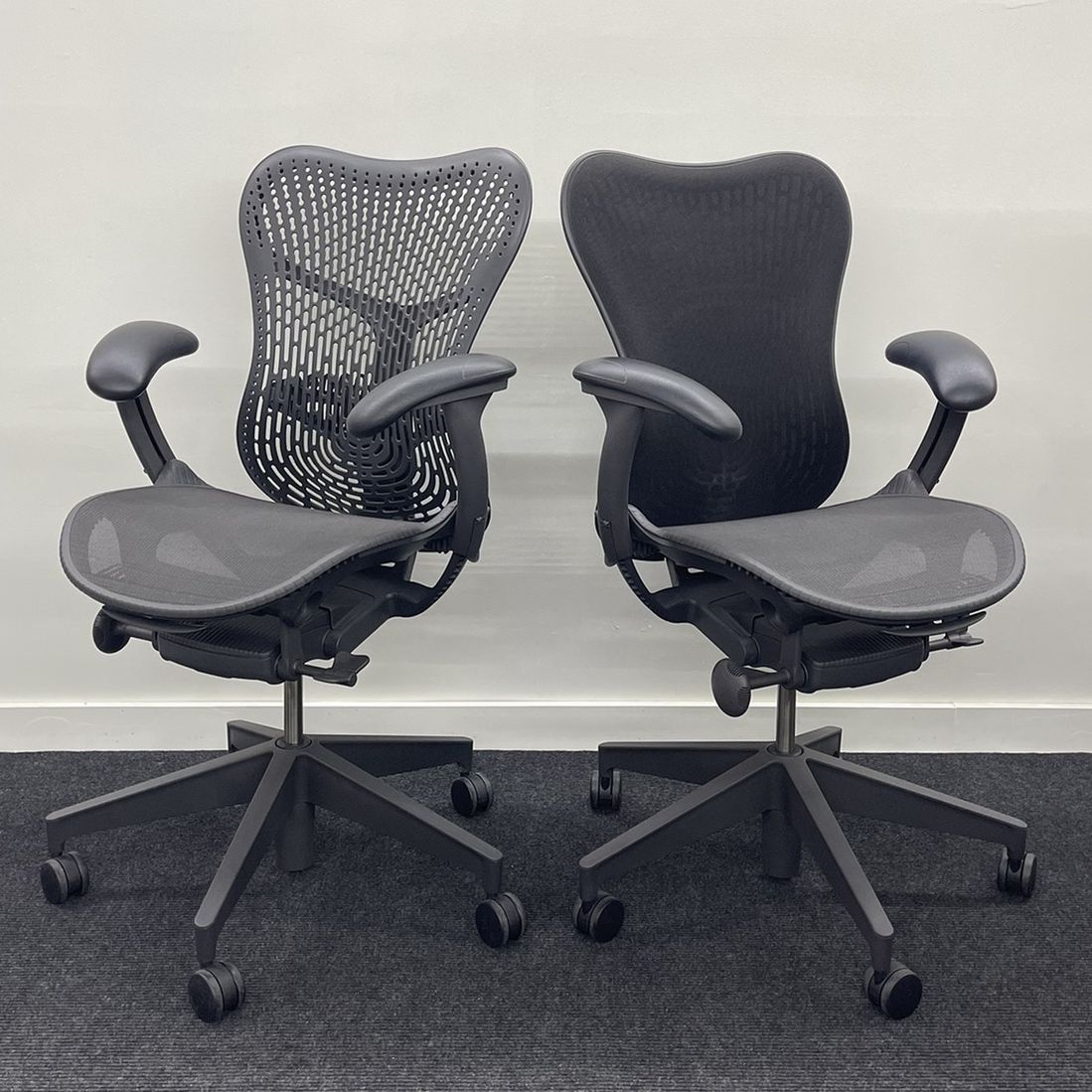 LIKE NEW HERMAN MILLER MIRRA CHAIRS FULLY LOADED WITH LUMBAR SUPPORT! 🚚🚚DELIVERY AVAILABLE🚚🚚
