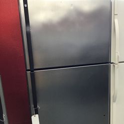 GE 17 Cu Ft Top And Bottom Black And Stainless Steel Fridge. 1 year Warranty 