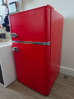 Retro Red Mini Fridge 3.1 cu. ft.
