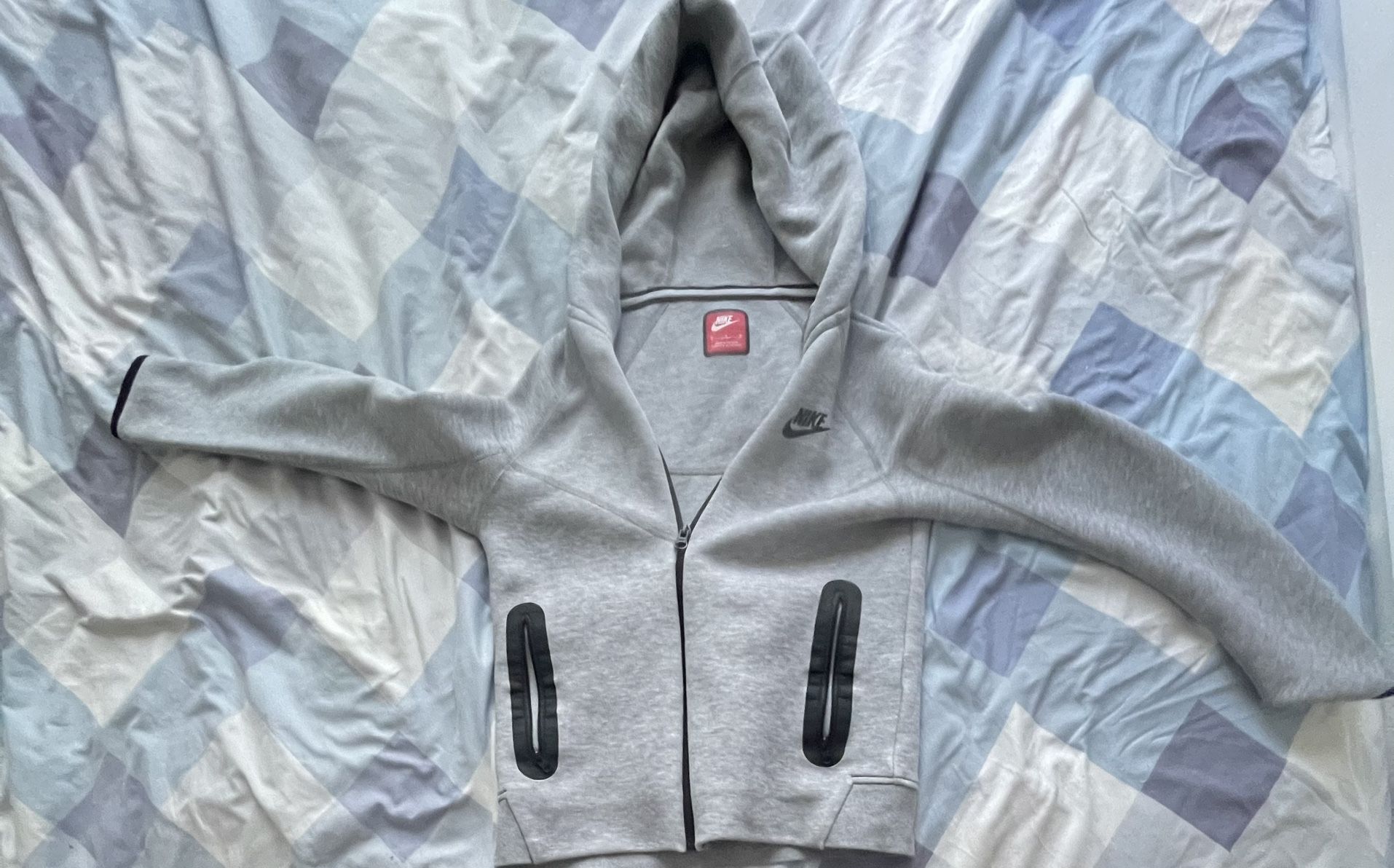 Grey Nike tech fleece jacket Size medium 100% Authentic .