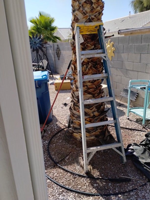 6 FOOT WERNER FIBERGLASS STEP LADDER