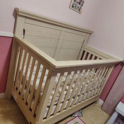 Beautiful Wood Baby Crib Bed W/mattress 