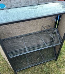 Outdoor bar