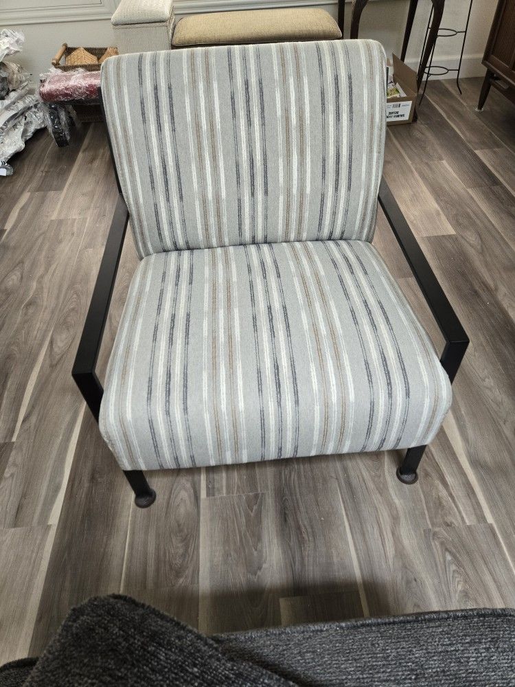 Pair (2) Modern Chairs. SACRIFICE SACRIFICE SACRIFICE !!!!