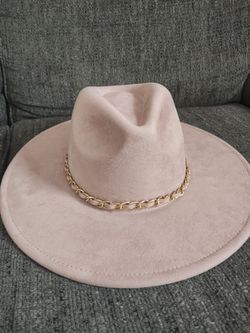 Brand new Women's hat.  Light pink With Tags