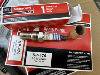 V8 Ford Motorcraft Spark Plugs and Coils 