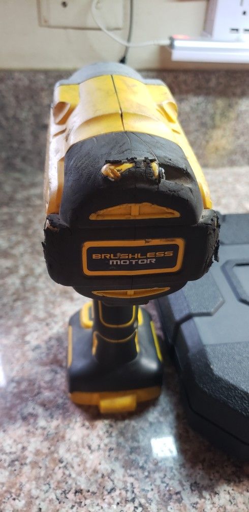 Dewalt DCF 900 Impact Drive Gun 1/2 No Battery Socket Set