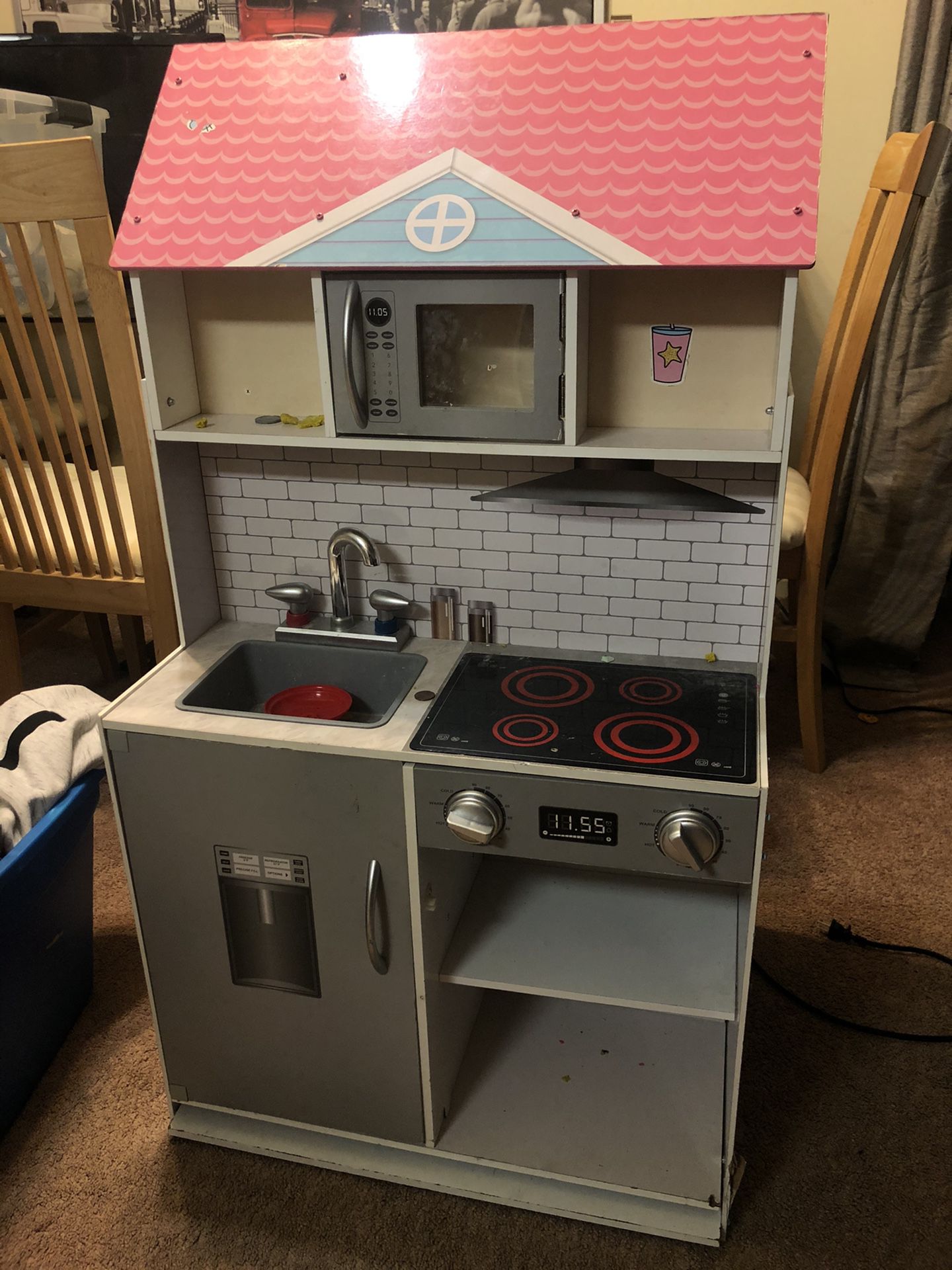 Used Dual 3 level Doll House and Kitchen