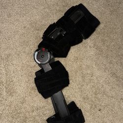 Knee Brace And Shock Doctor Ice Recovery Compression Pack 