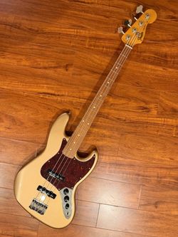 Fender Vintera 60s Jazz Bass Firemist Gold Guitar