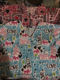 SCRUB TOPS SIZE MEDIUM