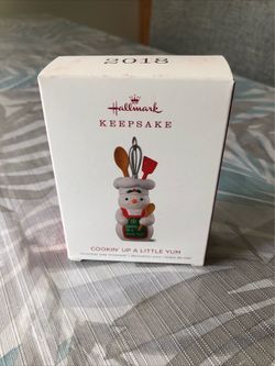 Hallmark 2018 Cooking Up A Little Yum Ornament - NEW
