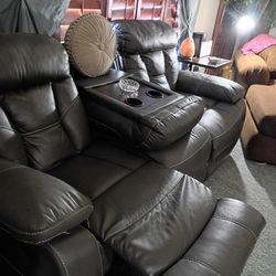 Green Leather Couch Reclined On Both Sides Table In The Middle That Folds Up And Down C