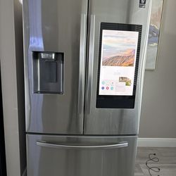 Samsung Family Hub Refrigerator 