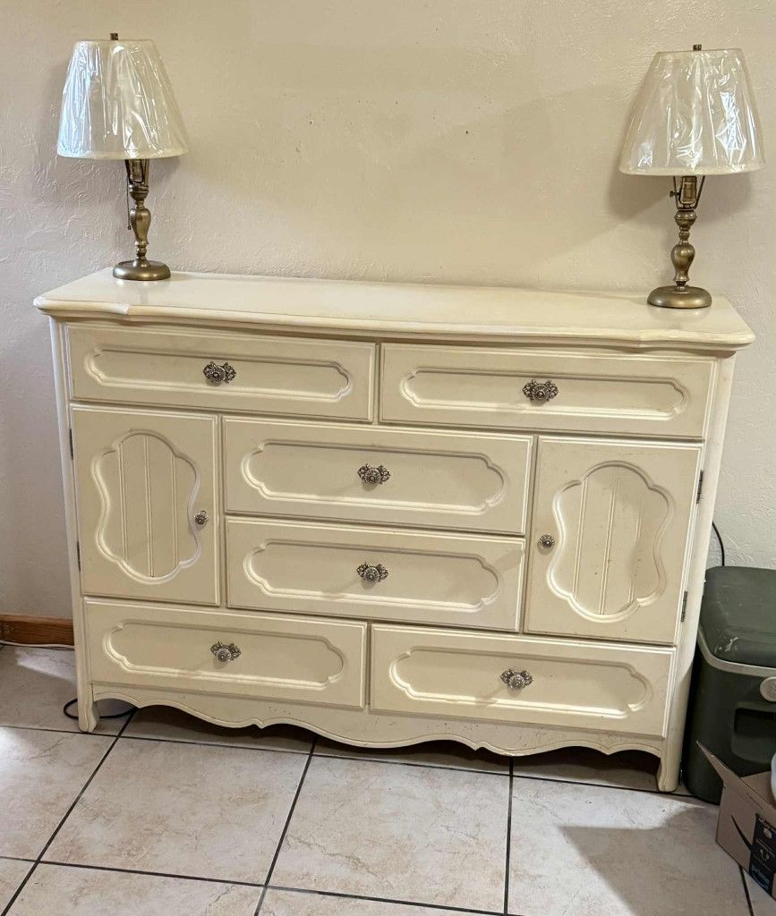 Dresser Beautiful Piece Needs TlC