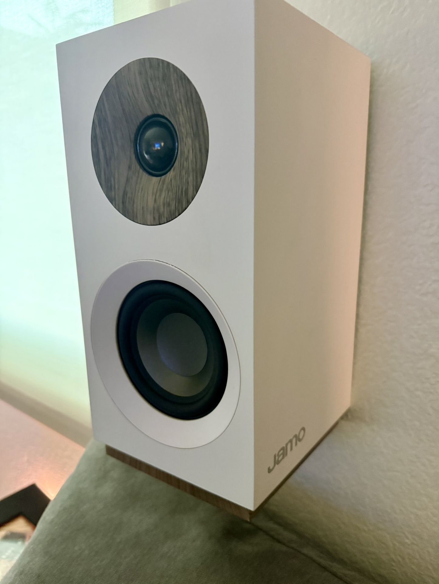 Jamo Bookshelf Speakers