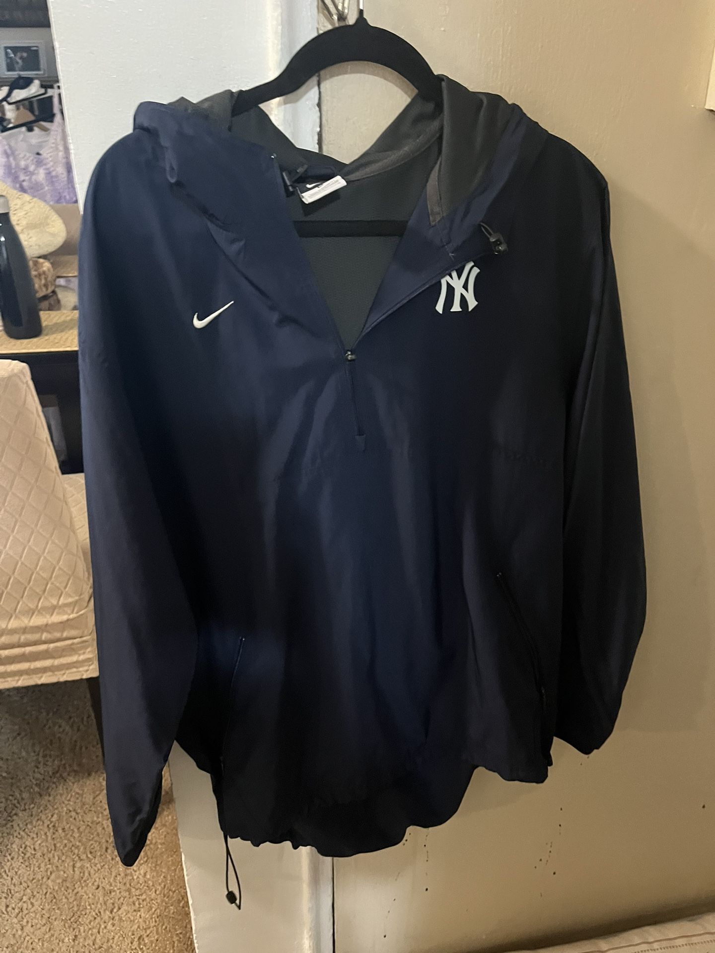 Nike Hoodie’s Yankees Windbreaker
