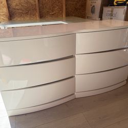 Dresser With Mirror L59"xW18"xH31.5"