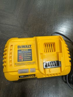 DEWALT 20V MAX / 60V MAX FLEXVOLT Lithium-Ion Fan Cooled Fast Battery Charger