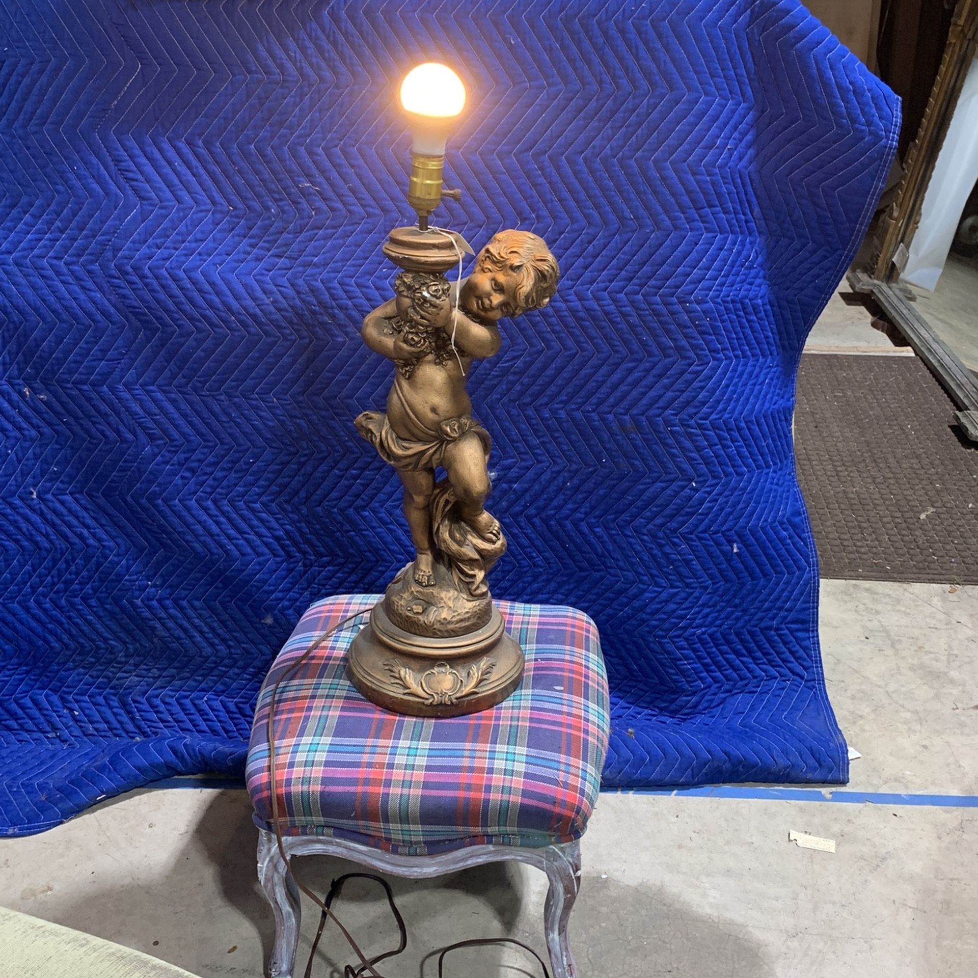 Plaster gold, cherub lamp