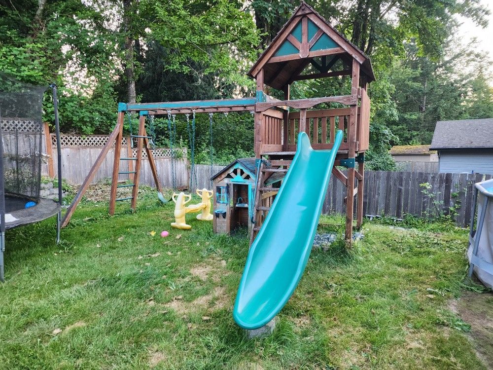 Free Playground, Swing Set, Slide 