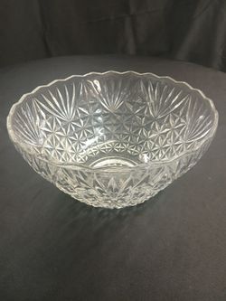 Vintage Anchor Hocking 9' serving bowl in  the "Starburst and Pinwheel" pattern