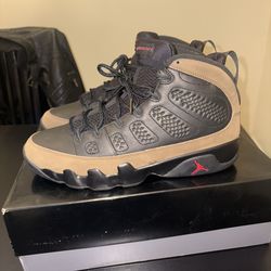 JORDAN OLIVE 9 size 10.5 VNDS