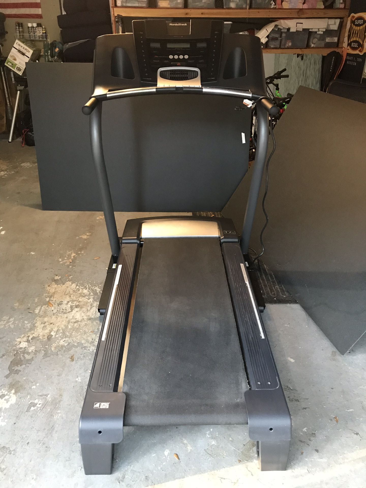 NordicTrack T7 si Treadmill Folding Style with manual for Sale in
