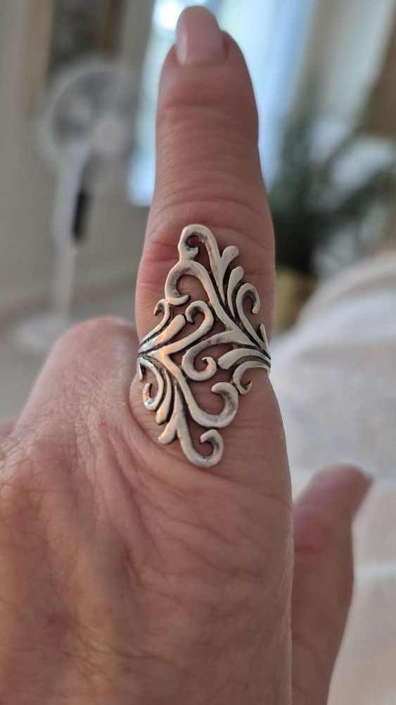 Vtg.Sterling Silver -unique designed Swirls Ring- Sz8