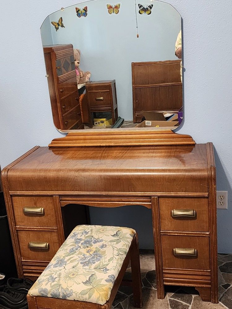 40s Waterfall Design Bedroom Set
